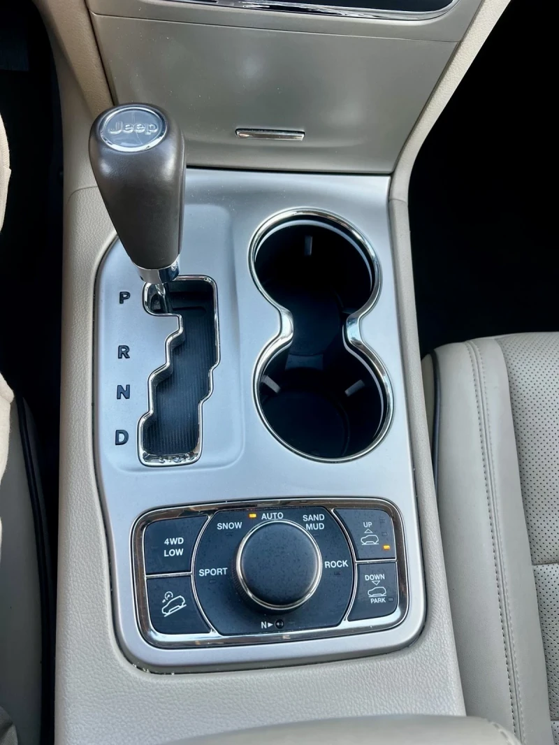 Jeep Grand cherokee Overland, снимка 9 - Автомобили и джипове - 50087917