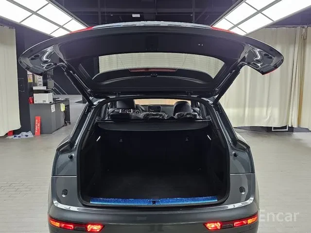 Audi Q5 !TDI..HEAD-UP..Premium!* АвтоКредит* Цена до БГ* , снимка 17 - Автомобили и джипове - 53576615