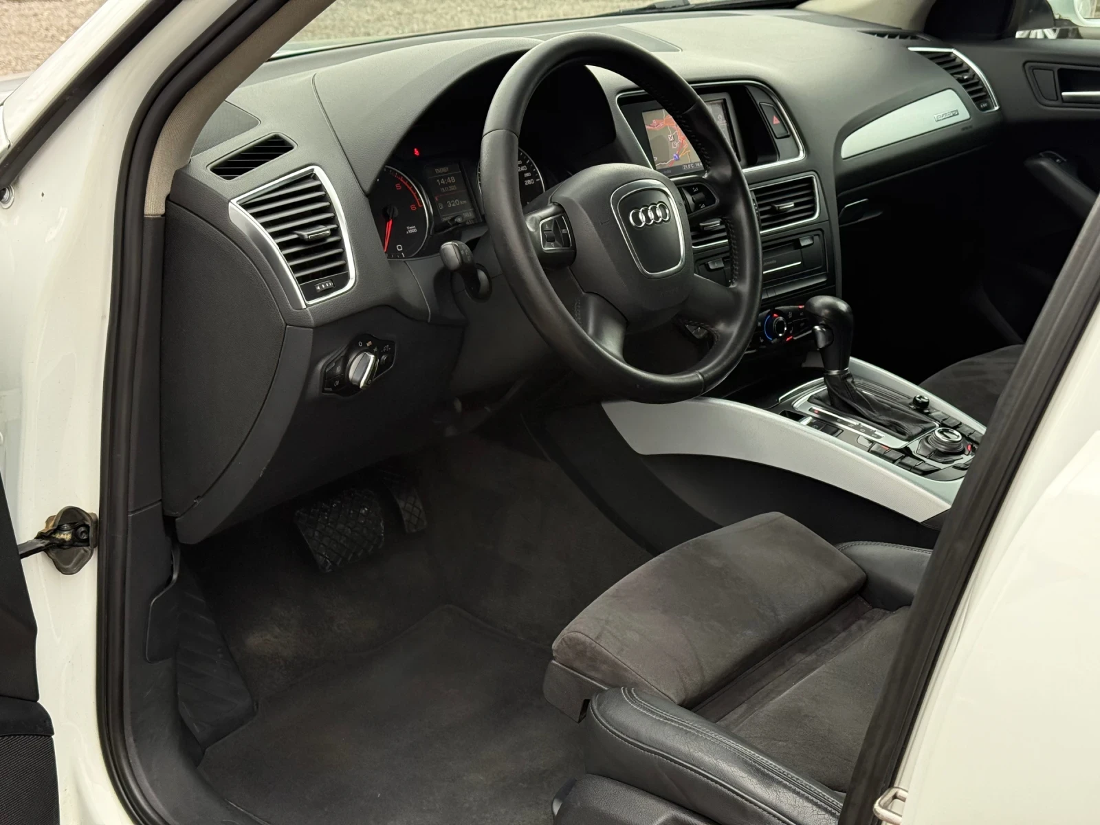 Audi Q5 3.0TDi 239к.с * Навигация* * Ксенон*  - изображение 9