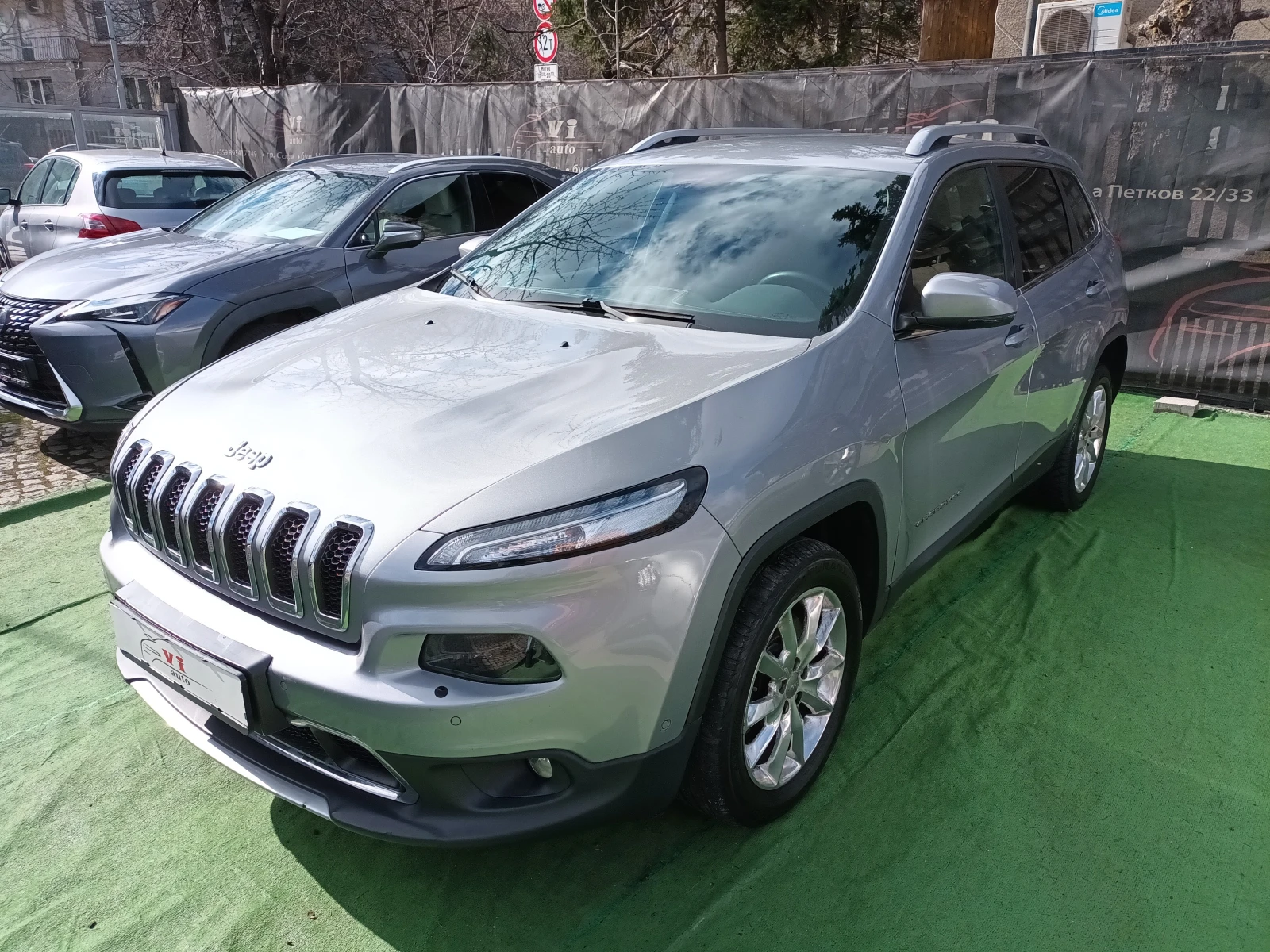 Jeep Cherokee