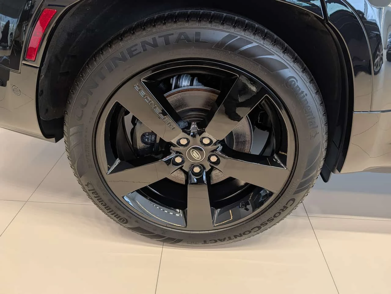 Land Rover Defender * V8 * 2 КЛЮЧА* ПОДГРЕВ* KEYLESS* , снимка 7 - Автомобили и джипове - 53742364