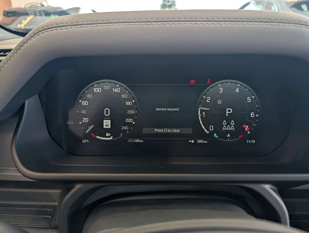 Land Rover Defender * V8 * 2 КЛЮЧА* ПОДГРЕВ* KEYLESS* , снимка 8 - Автомобили и джипове - 53742364