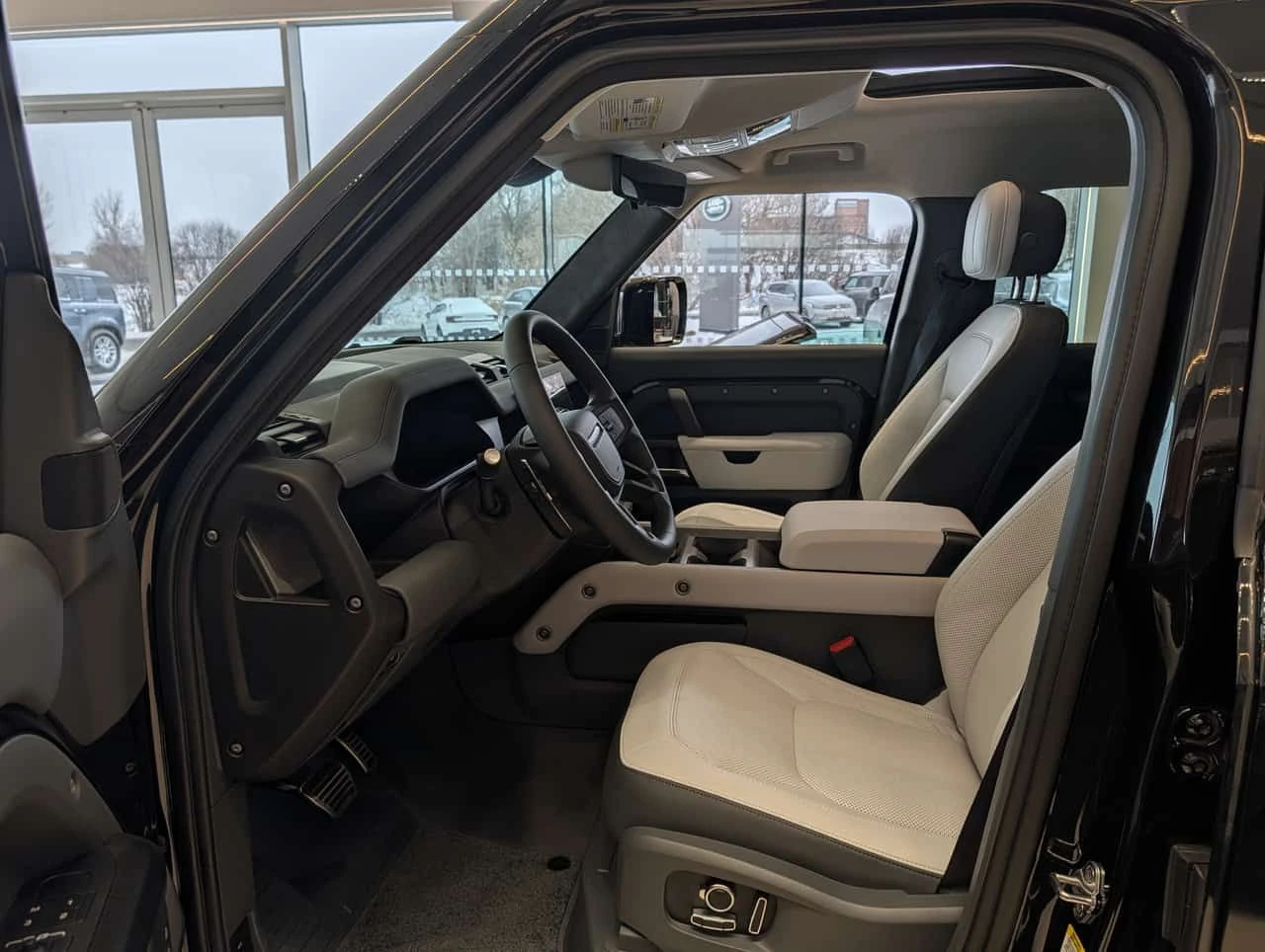 Land Rover Defender * V8 * 2 КЛЮЧА* ПОДГРЕВ* KEYLESS* , снимка 5 - Автомобили и джипове - 53742364