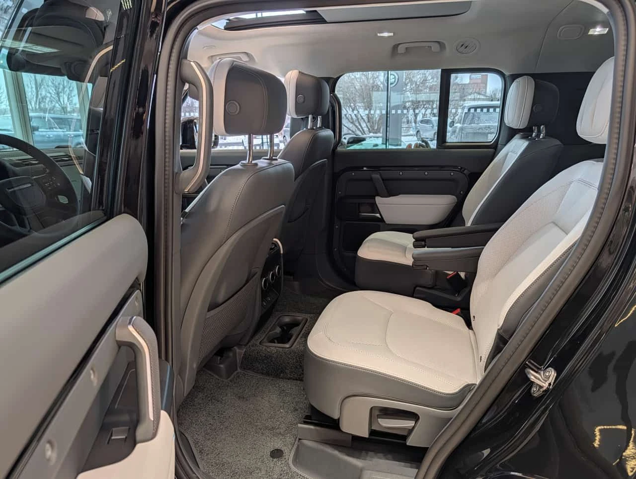 Land Rover Defender * V8 * 2 КЛЮЧА* ПОДГРЕВ* KEYLESS* , снимка 10 - Автомобили и джипове - 53742364