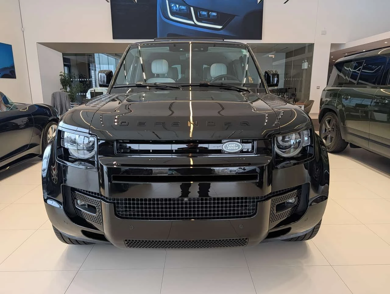 Land Rover Defender * V8 * 2 КЛЮЧА* ПОДГРЕВ* KEYLESS* , снимка 6 - Автомобили и джипове - 53742364