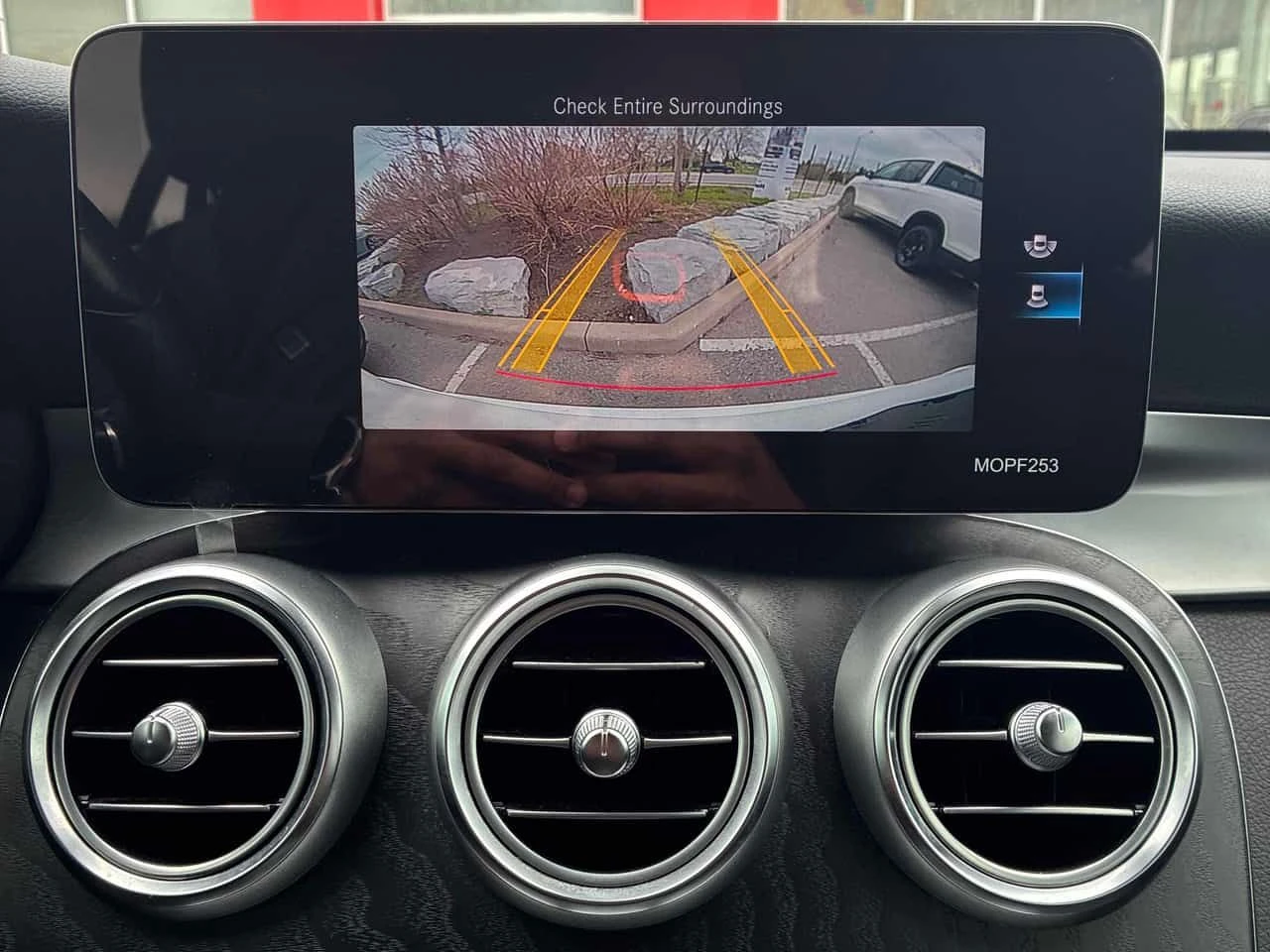 Mercedes-Benz GLC 300 * CARFAX * ПАНО * KEYLESS * КЛИП НА МОТОРА, снимка 11 - Автомобили и джипове - 54445488