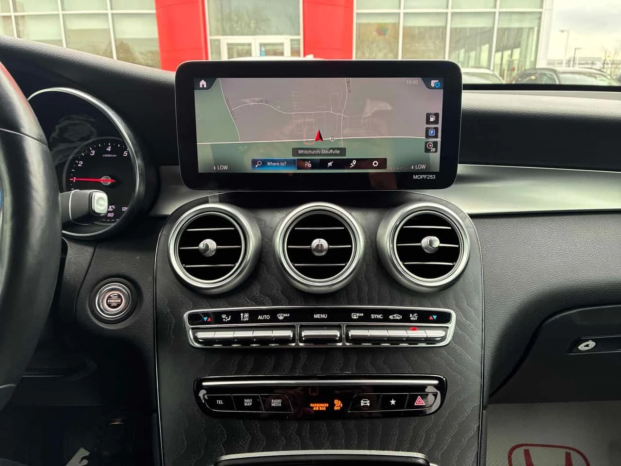Mercedes-Benz GLC 300 * CARFAX * ПАНО * KEYLESS * КЛИП НА МОТОРА, снимка 9 - Автомобили и джипове - 54445488