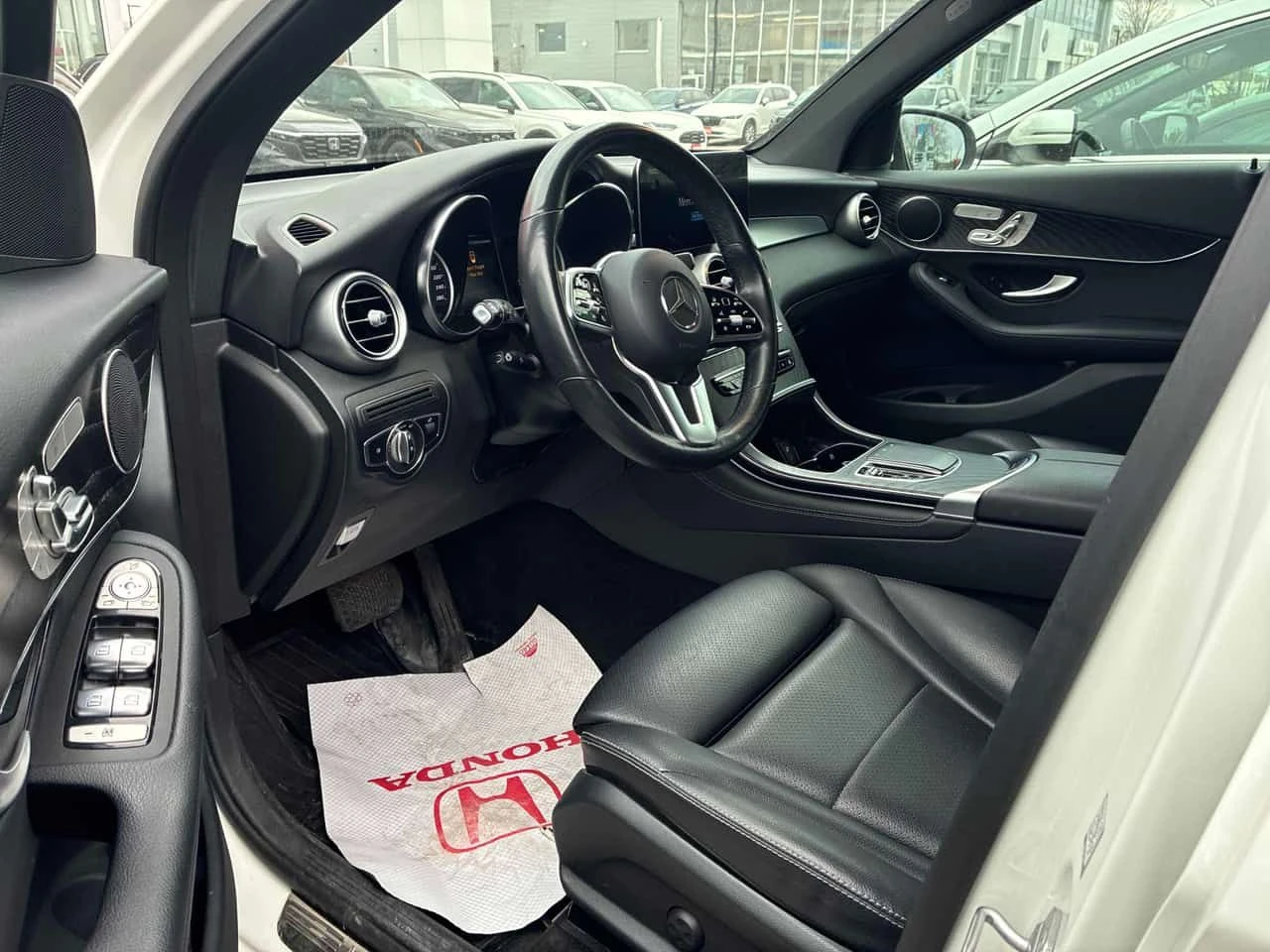Mercedes-Benz GLC 300 * CARFAX * ПАНО * KEYLESS * КЛИП НА МОТОРА, снимка 5 - Автомобили и джипове - 54445488