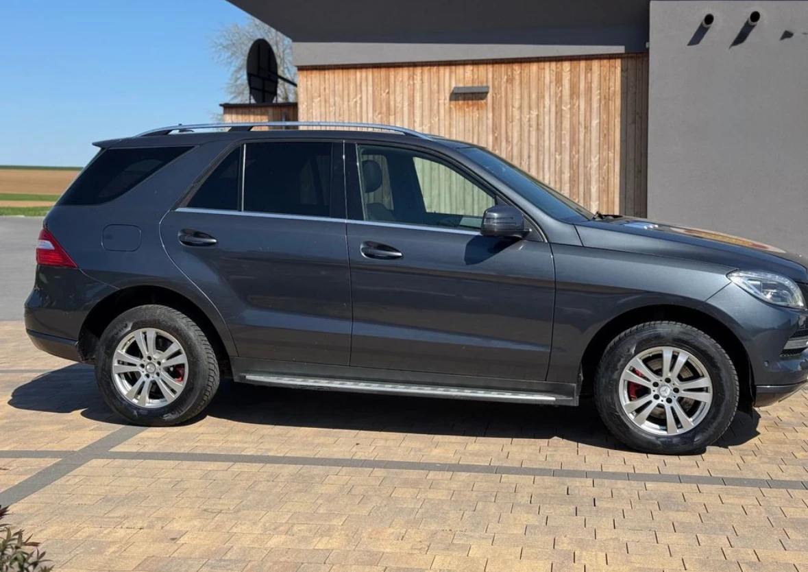 Mercedes-Benz ML 350 CDI BlueTecPanoLEDER BraunAHKNAVI, снимка 3 - Автомобили и джипове - 54495906