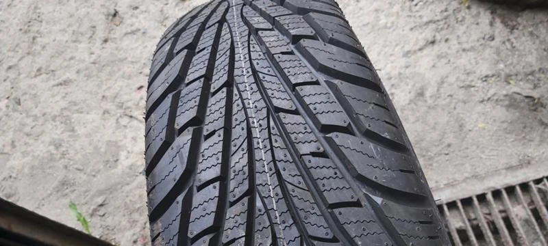 Гуми Всесезонни 235/75R15, снимка 2 - Гуми и джанти - 33438118