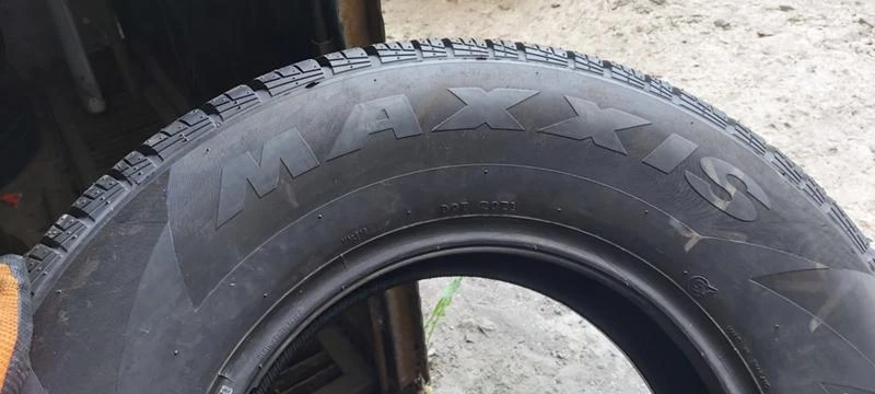 Гуми Всесезонни 235/75R15, снимка 4 - Гуми и джанти - 33438118