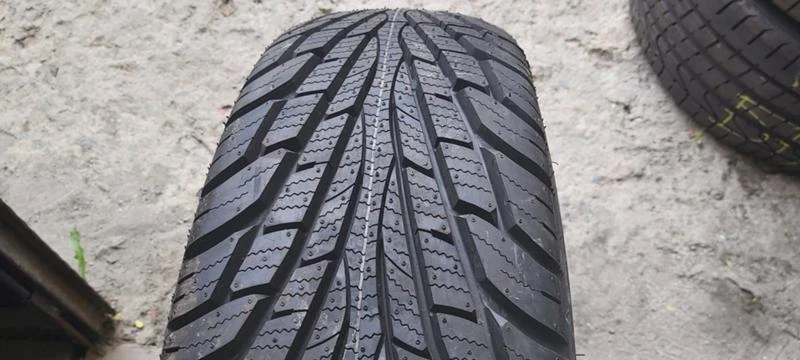 Гуми Всесезонни 235/75R15, снимка 1 - Гуми и джанти - 33438118