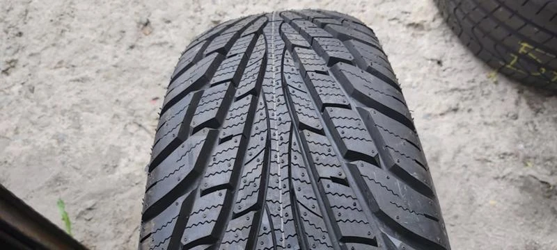 Гуми Всесезонни 235/75R15, снимка 3 - Гуми и джанти - 33438118