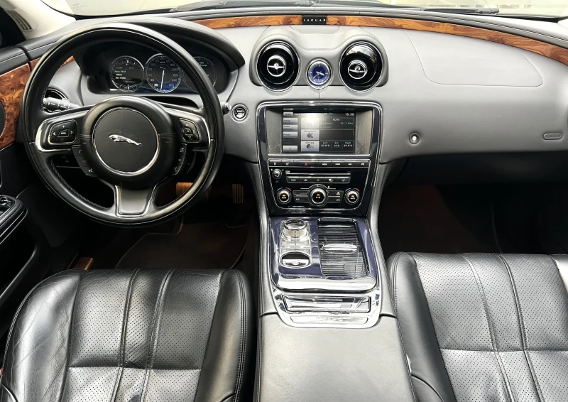 Jaguar Xj 3.0 V6/ LONG/ LUXURY/ PANO/ CAMERA/ SOFT CLOSE/ 19, снимка 13 - Автомобили и джипове - 48041395