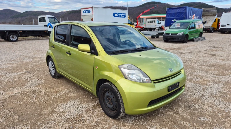 Daihatsu Sirion 1.3i 4x4 ШВЕЙЦАРИЯ , снимка 3 - Автомобили и джипове - 48884535