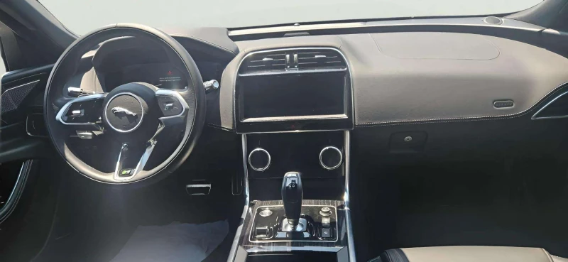 Jaguar XE 2.0, снимка 9 - Автомобили и джипове - 52078528