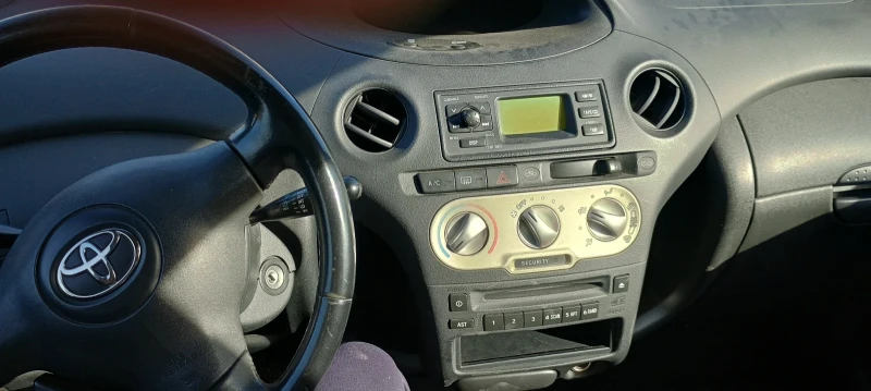 Toyota Yaris 1.4 D4D, снимка 8 - Автомобили и джипове - 52238578