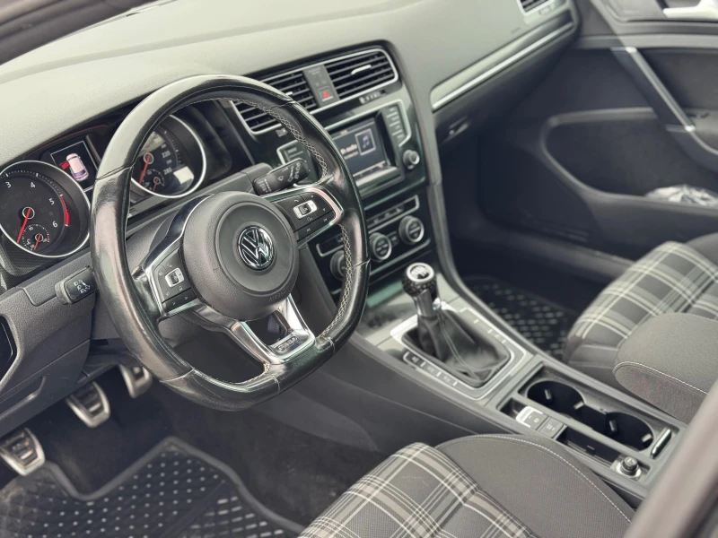 VW Golf 2.0TDI* GTD* 180кс* Ръчка* SWISS* Топ, снимка 14 - Автомобили и джипове - 52311418
