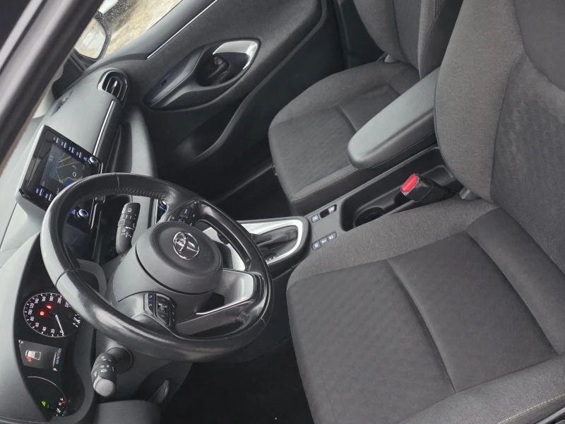 Toyota Yaris Yaris 116h France Business 5p + Stage Hybrid Acade, снимка 8 - Автомобили и джипове - 52830172