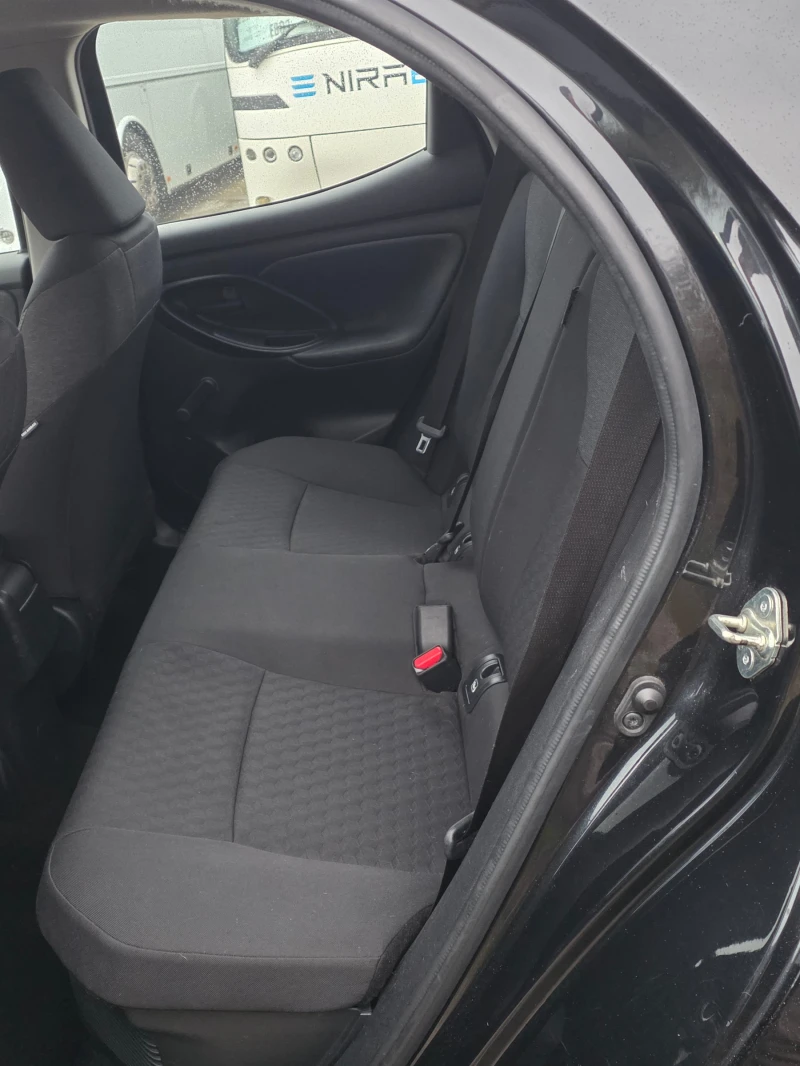 Toyota Yaris Yaris 116h France Business 5p + Stage Hybrid Acade, снимка 12 - Автомобили и джипове - 52830172