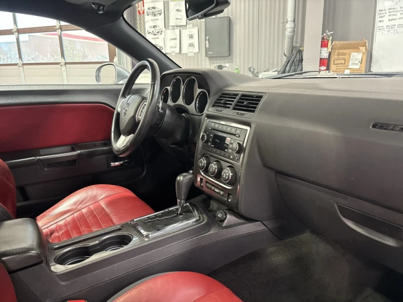Dodge Challenger * SXT /Leather/Heated Seats/Bluetooth/B Cam/Clean , снимка 12 - Автомобили и джипове - 53024454