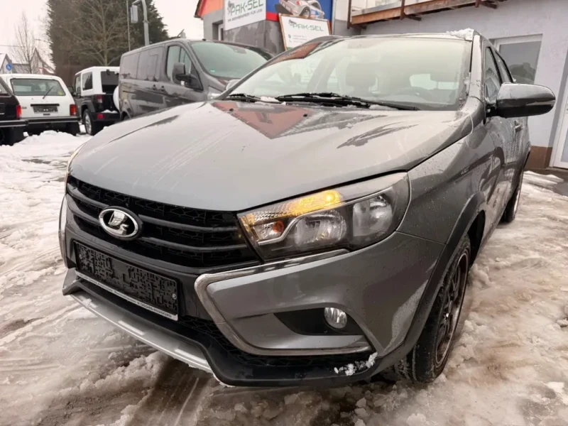 Lada Vesta 2 броя Седан и Комби - На части , снимка 9 - Автомобили и джипове - 53152565