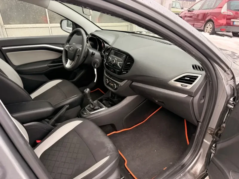 Lada Vesta 2 броя Седан и Комби - На части , снимка 16 - Автомобили и джипове - 53152565