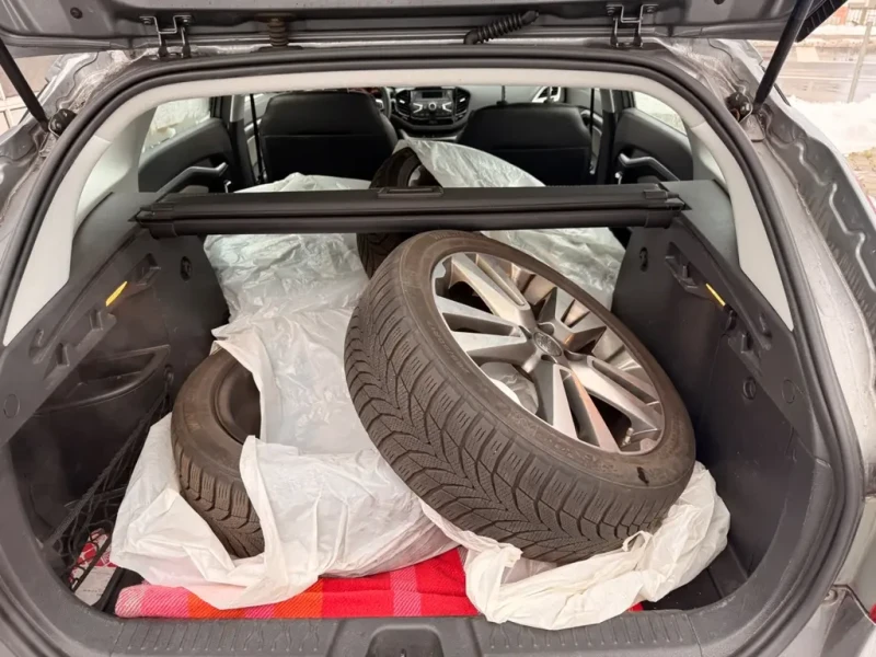 Lada Vesta 2 броя Седан и Комби - На части , снимка 6 - Автомобили и джипове - 53152565