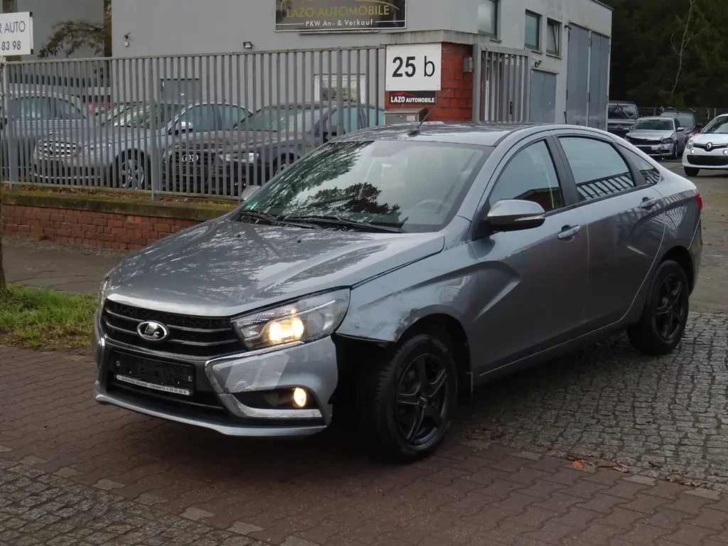 Lada Vesta 1.6 Бензин 106 кс, Седан - На части , снимка 1