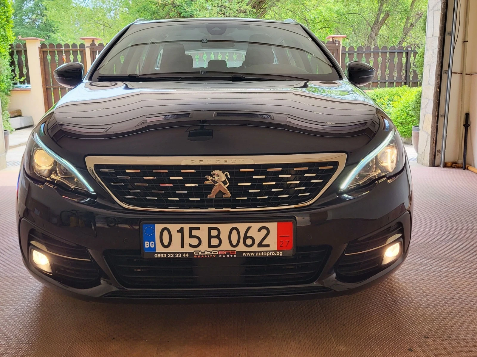 Peugeot 308 1.2i.. Distr...Navi.. като нов 130к.с - [1] 