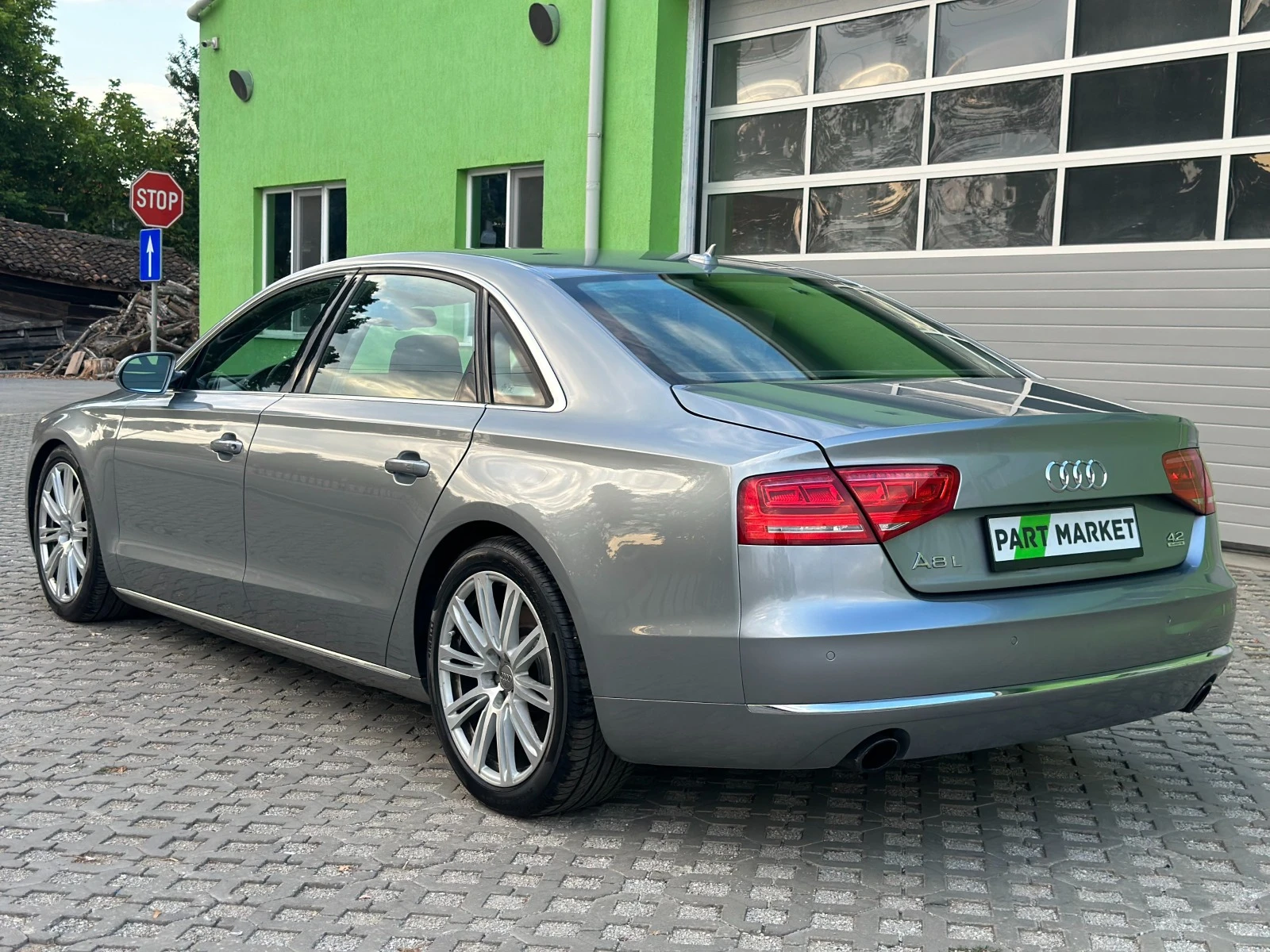 Audi A8 L 4.2 FSI  - изображение 3