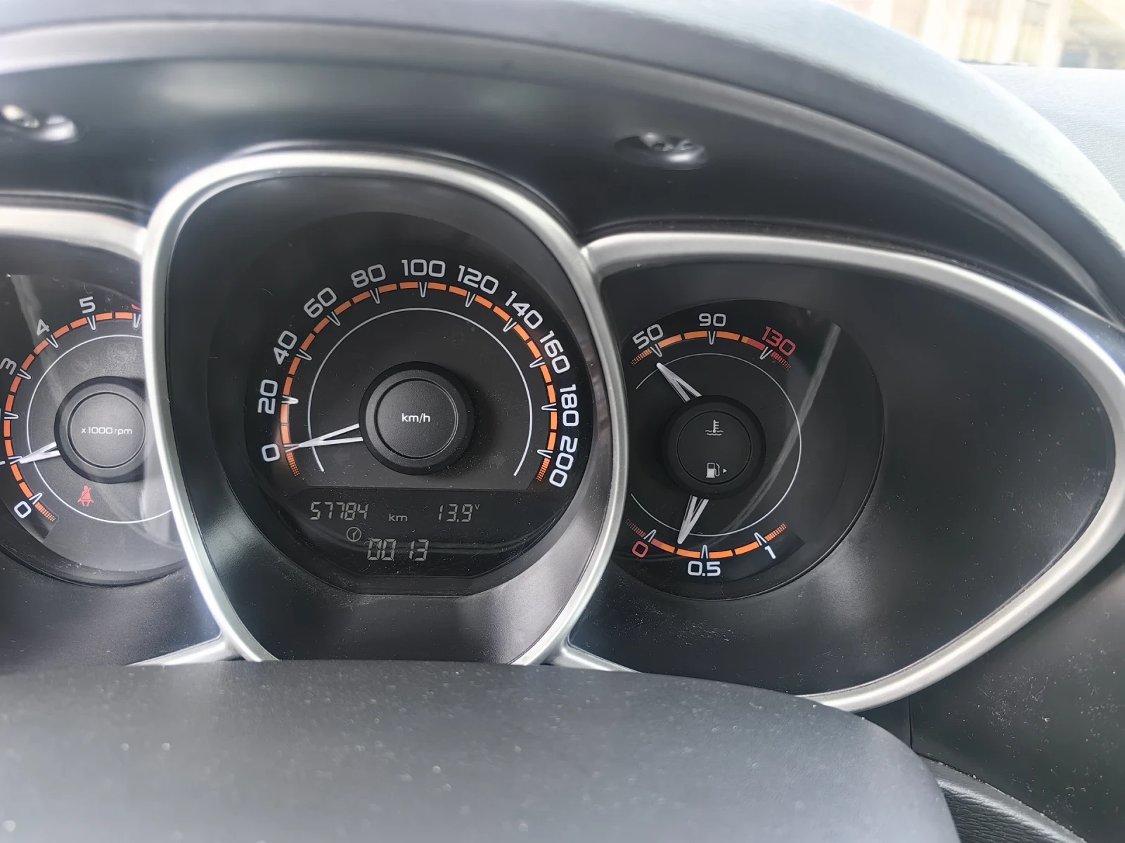 Lada Vesta 2 броя Седан и Комби - На части  - изображение 7