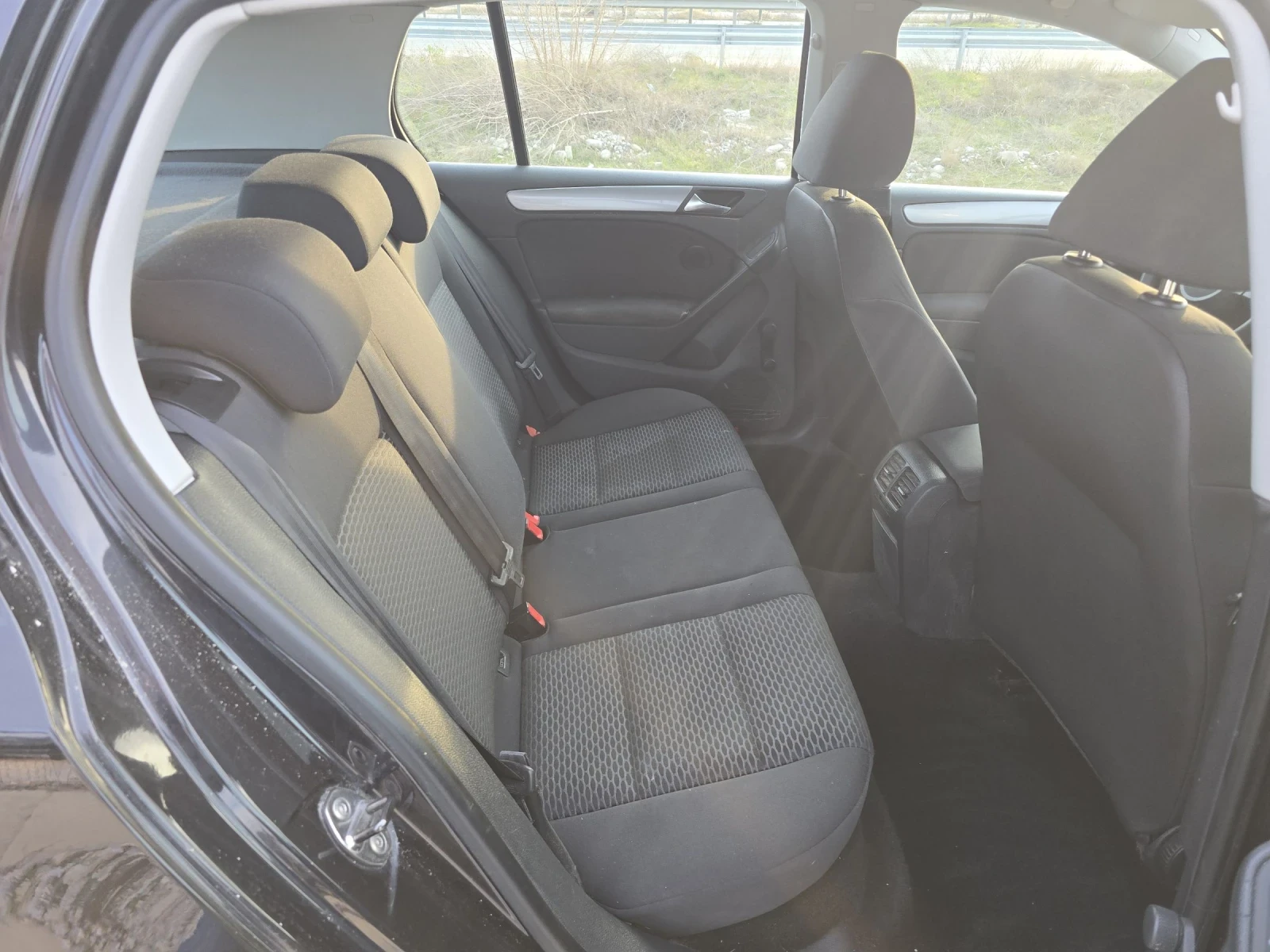 VW Golf 1.6TDi, снимка 10 - Автомобили и джипове - 54043696