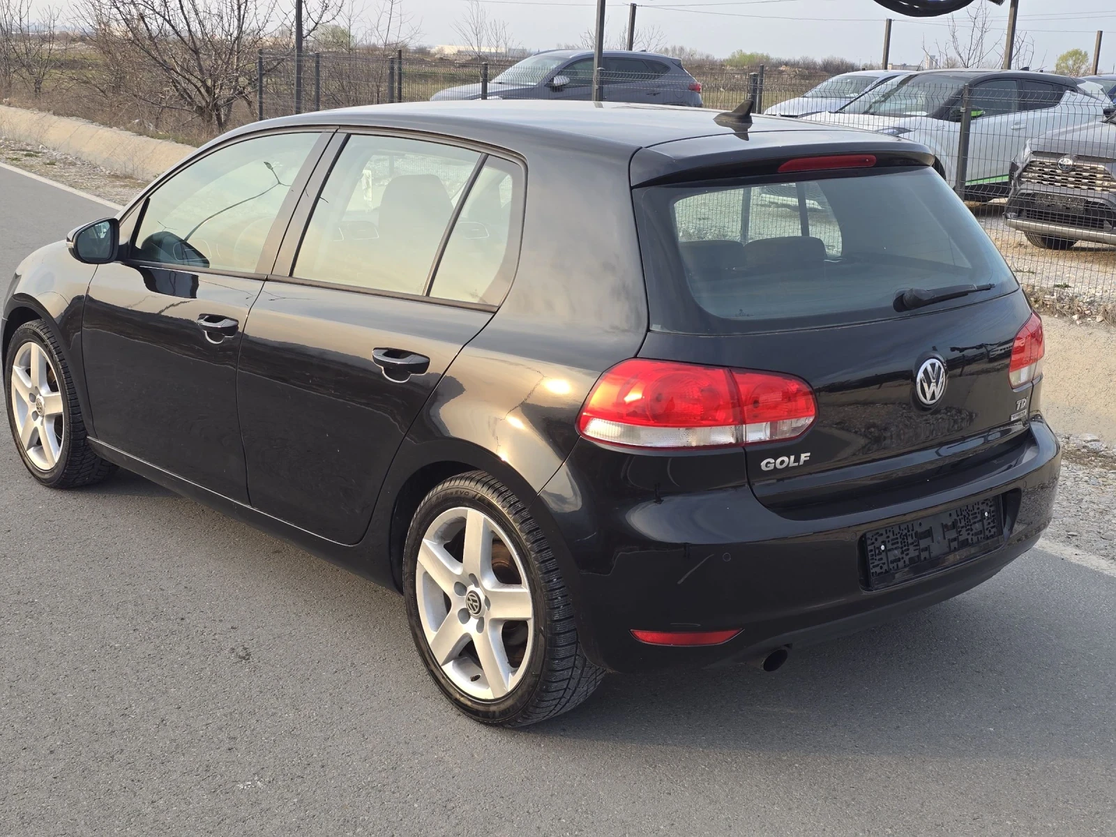VW Golf 1.6TDi, снимка 7 - Автомобили и джипове - 54043696