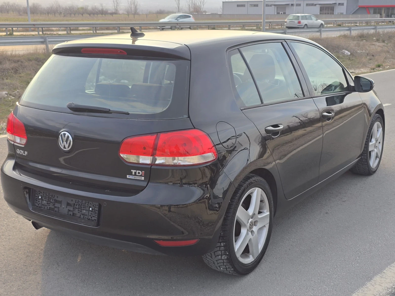 VW Golf 1.6TDi, снимка 5 - Автомобили и джипове - 54043696