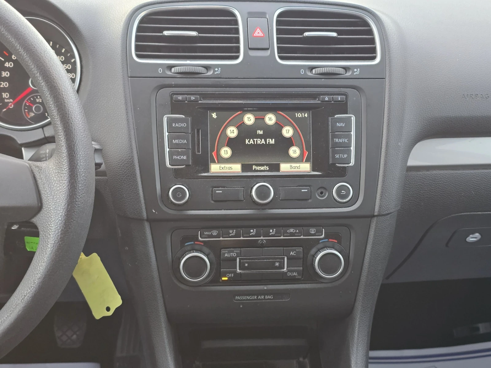 VW Golf 1.6TDi, снимка 13 - Автомобили и джипове - 54043696