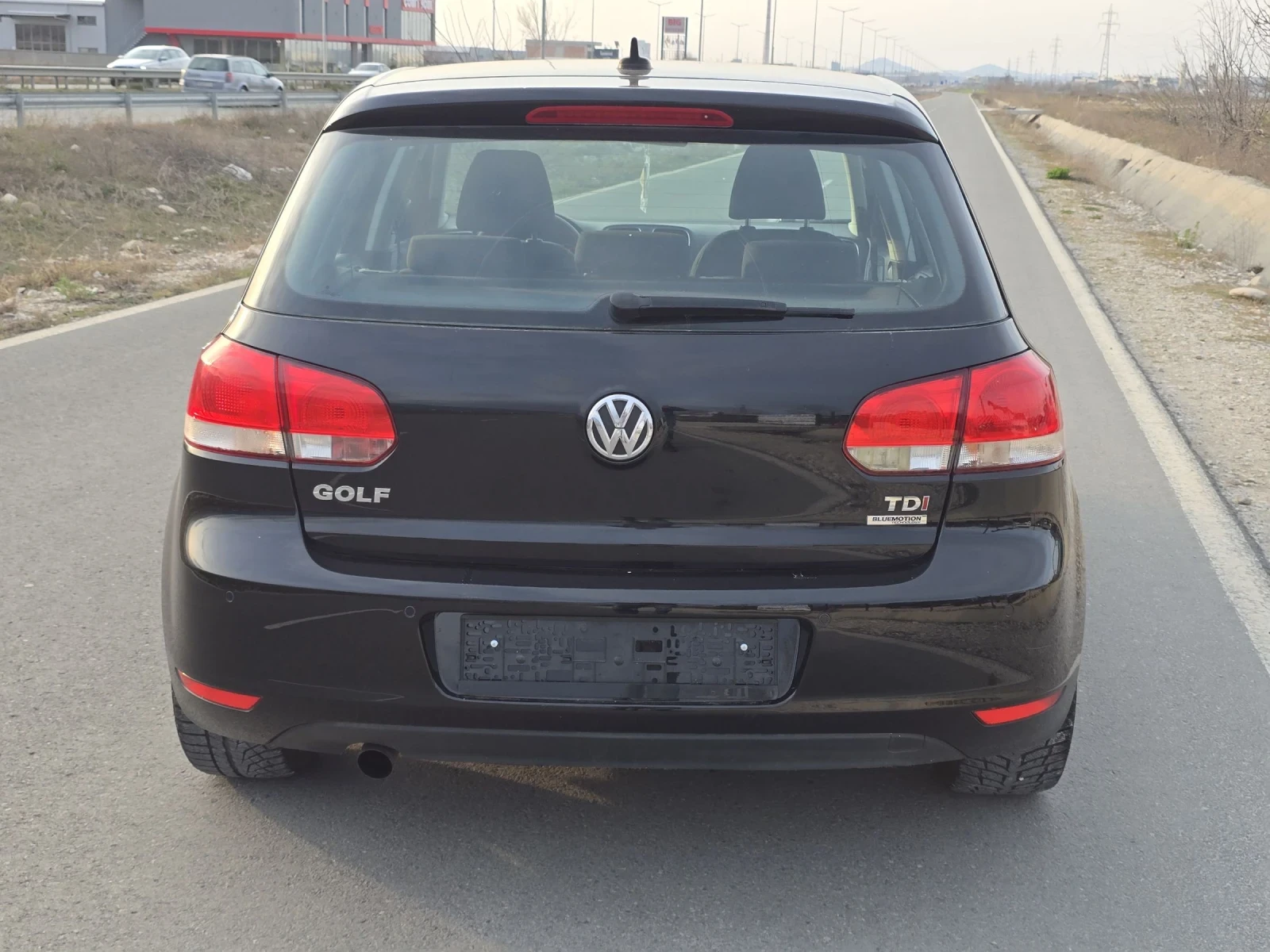 VW Golf 1.6TDi, снимка 6 - Автомобили и джипове - 54043696