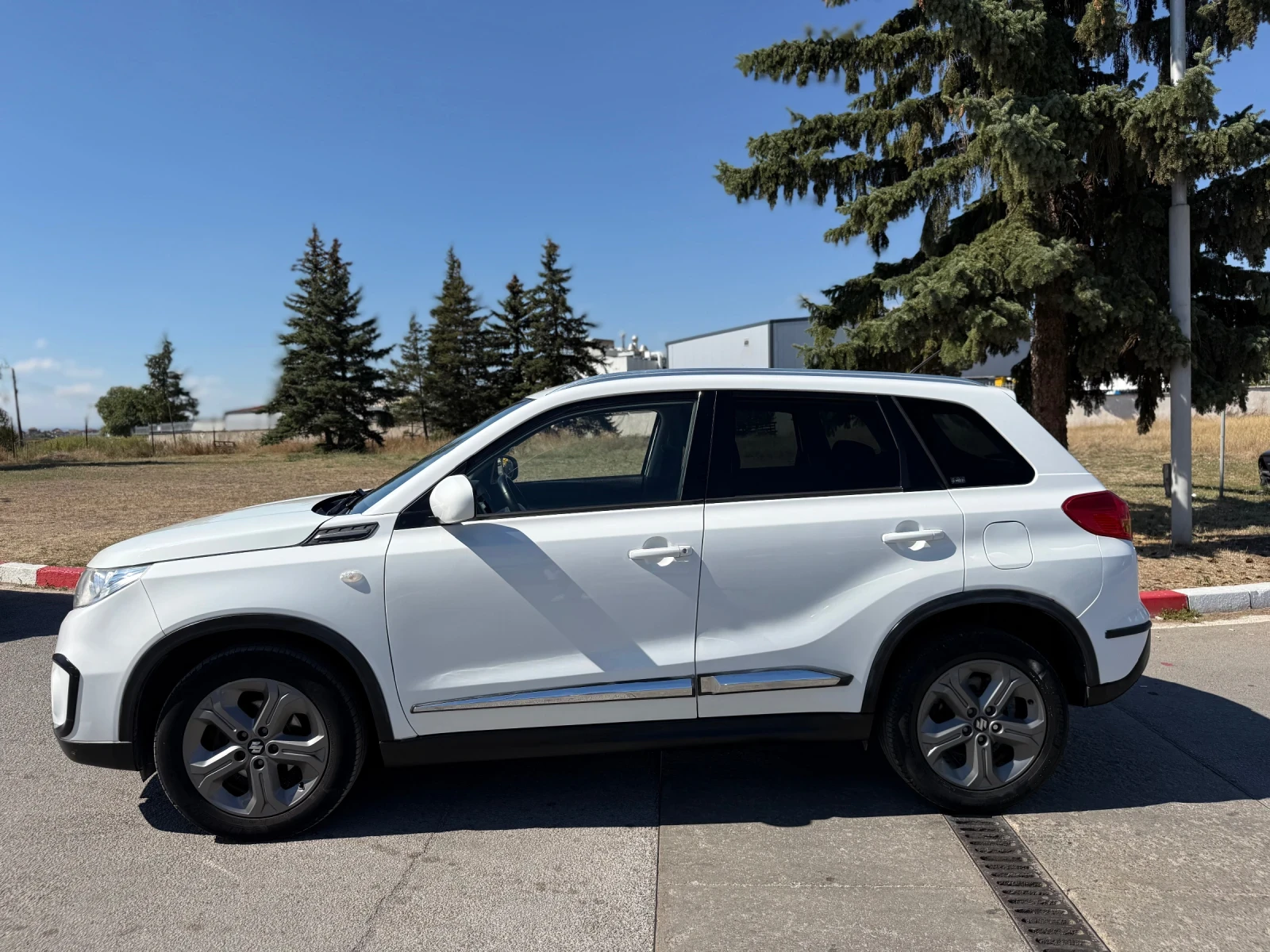 Suzuki Vitara 1.6DDIS V-TOP безплатна регистрация, снимка 4 - Автомобили и джипове - 54554950