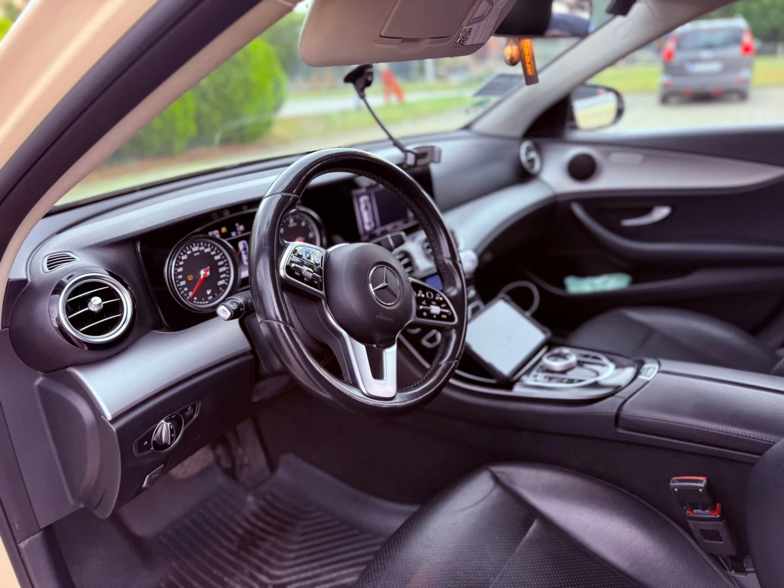 Mercedes-Benz E 220, снимка 5 - Автомобили и джипове - 54778072