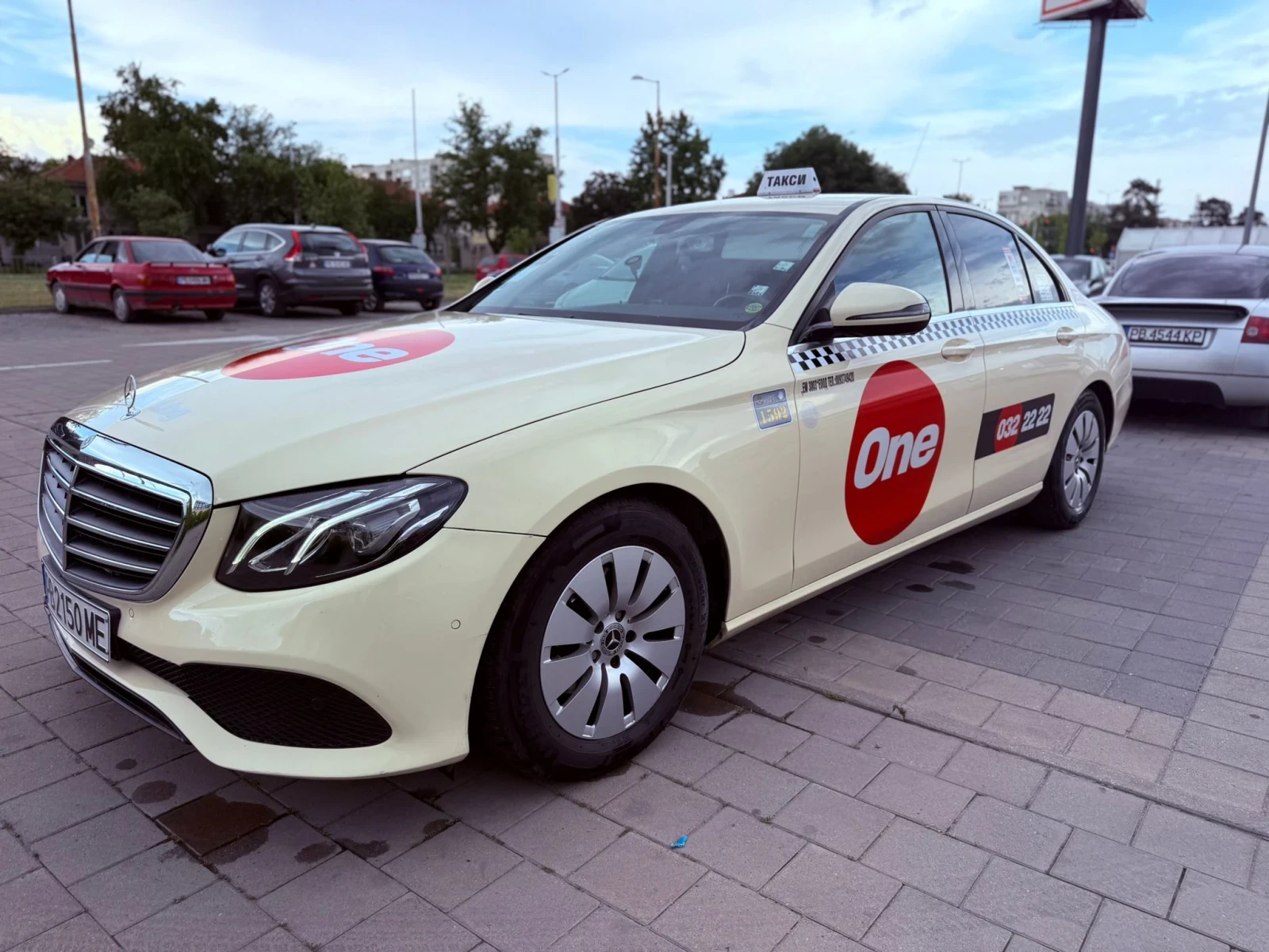 Mercedes-Benz E 220, снимка 4 - Автомобили и джипове - 54778072
