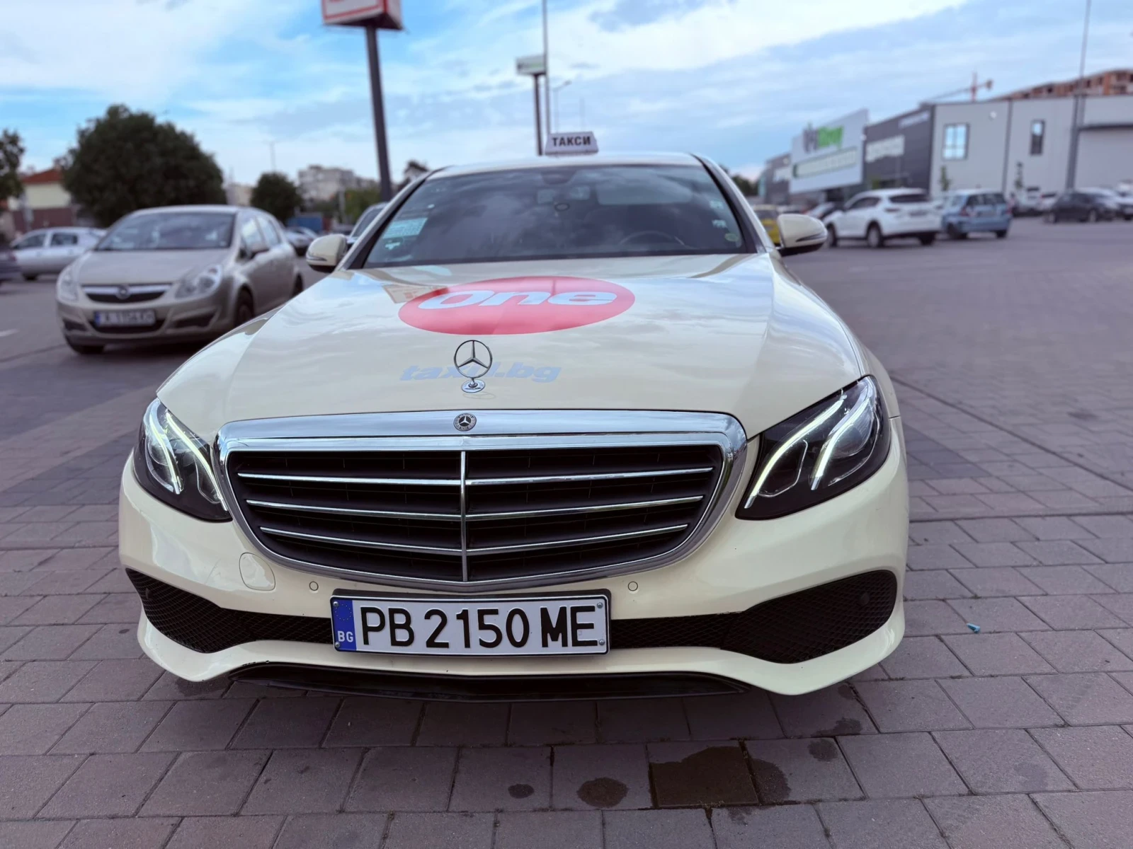 Mercedes-Benz E 220, снимка 2 - Автомобили и джипове - 54778072