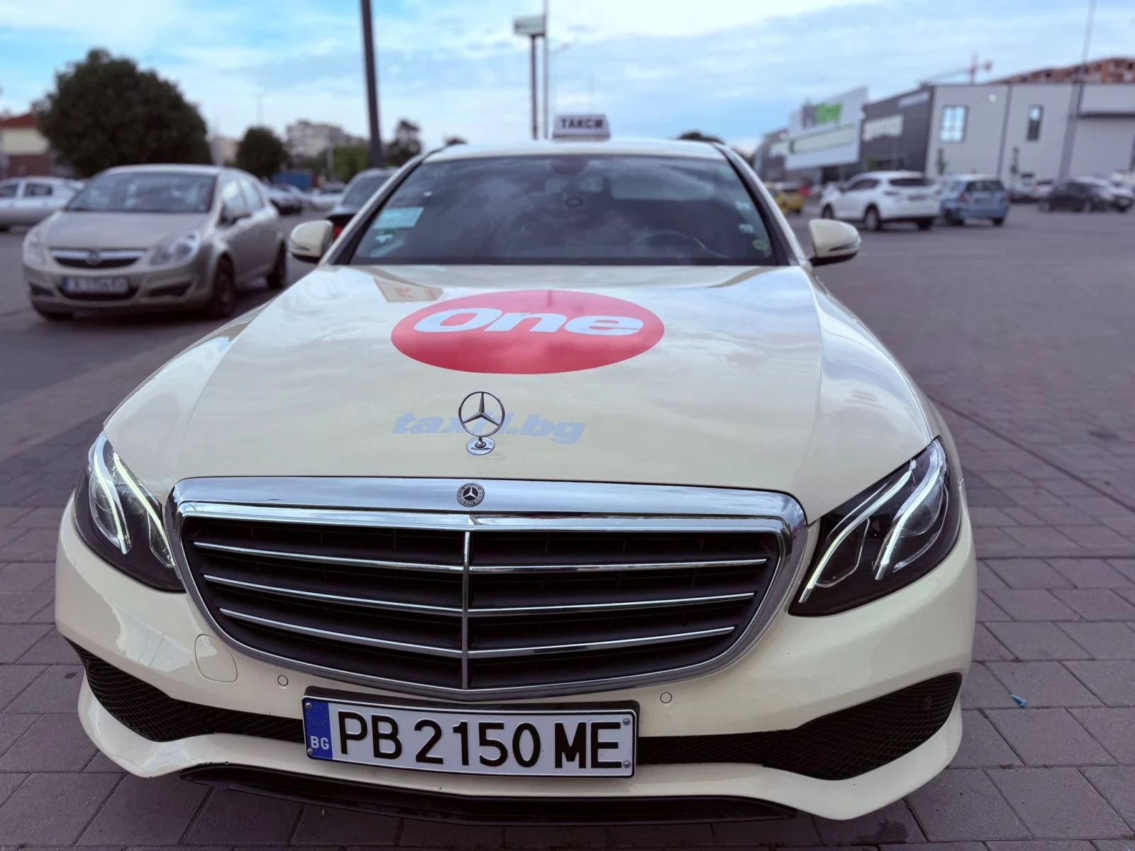 Mercedes-Benz E 220, снимка 3 - Автомобили и джипове - 54778072