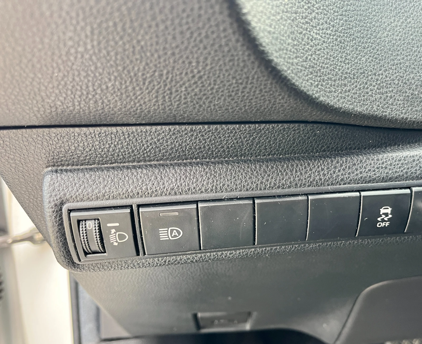 Toyota Corolla 1.8i HYBRID A�������� | Mobile.bg � ����������� 17