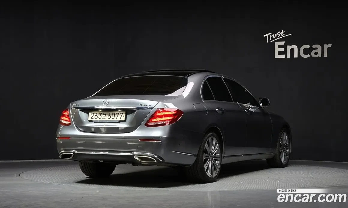 Mercedes-Benz E 450 3.0 4MATIC Exclusive, снимка 2 - Автомобили и джипове - 55090450