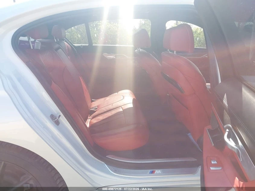 BMW 740 E xDrive PERFORMANCE* M SPORT* HEAD UP* PANO, снимка 8 - Автомобили и джипове - 55538084