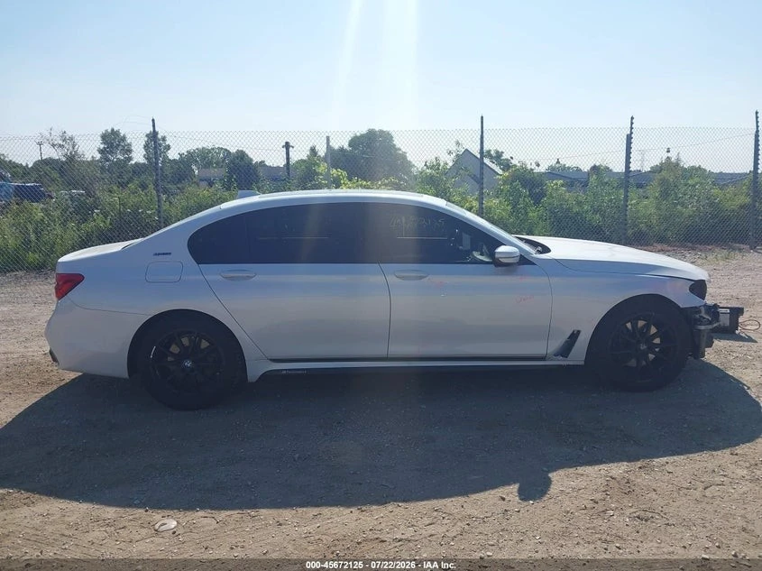 BMW 740 E xDrive PERFORMANCE* M SPORT* HEAD UP* PANO, снимка 12 - Автомобили и джипове - 55538084
