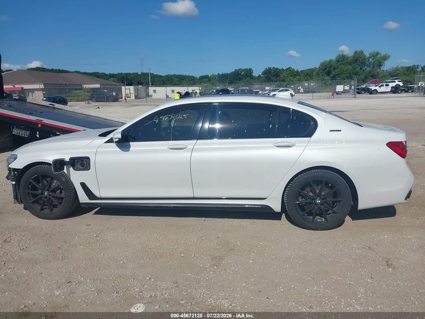 BMW 740 E xDrive PERFORMANCE* M SPORT* HEAD UP* PANO, снимка 13 - Автомобили и джипове - 55538084