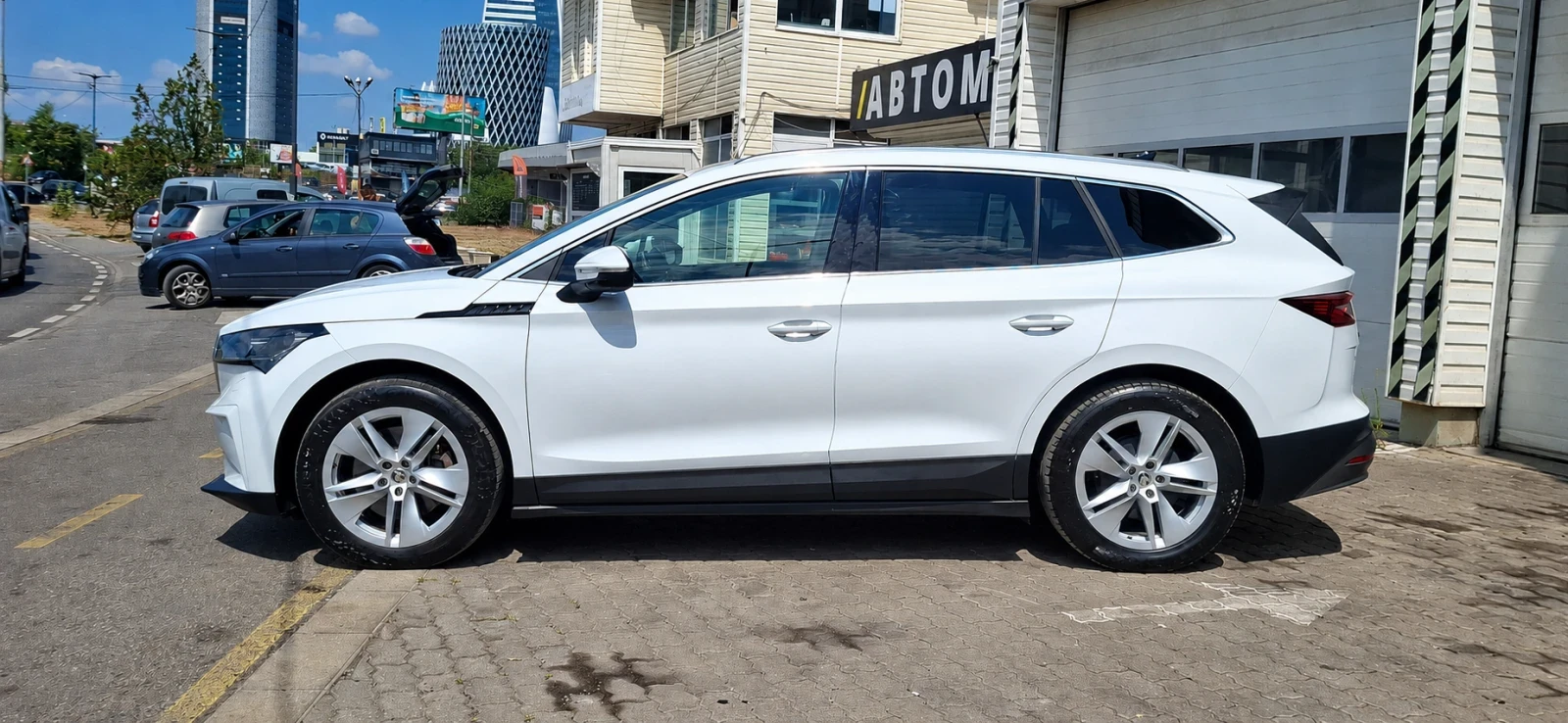 Skoda Enyaq iV 80   520 КМ ПРОБЕГ   ПАНОРАМА   360  КАМЕРИ   D, снимка 4 - Автомобили и джипове - 55664981