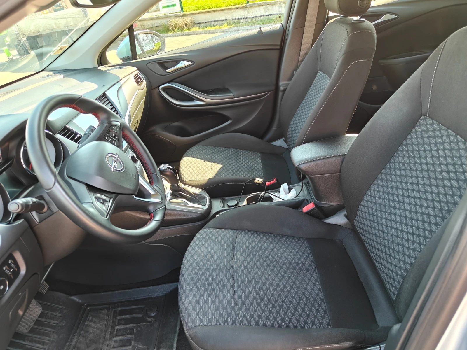 Opel Astra 1.4 Turbo Automatic , снимка 12 - Автомобили и джипове - 55746985