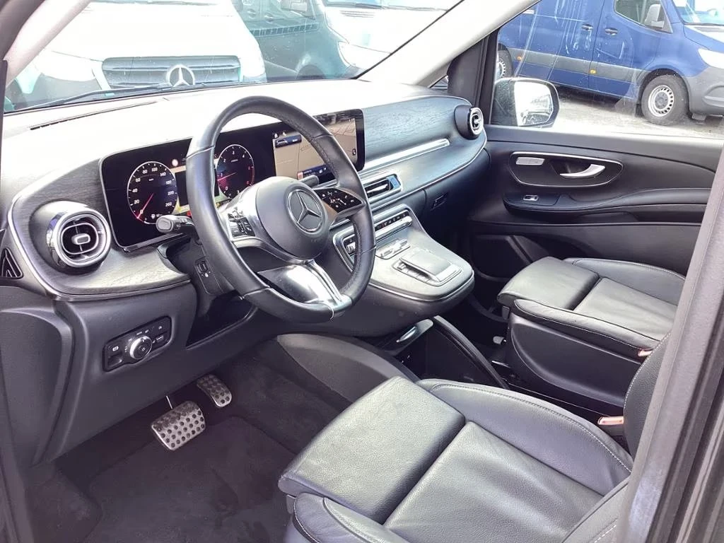 Mercedes-Benz V 300 d / AMG / AVANTGARDE / 360 / 6 МЕСТЕН / , снимка 7 - Автомобили и джипове - 55824300